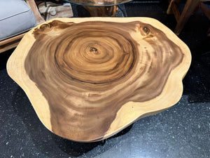 Live edge acacia wood crosscut slab featuring natural grain patterns, rustic finish, and organic shape – ideal for custom tables, epoxy projects, and wood décor.