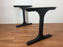 I metal dining table base
