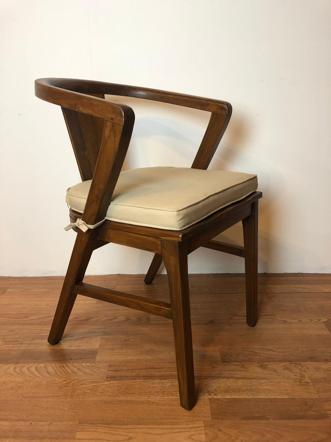 Urbana Mid Century Modern Dining Chair with Finishing Cushion